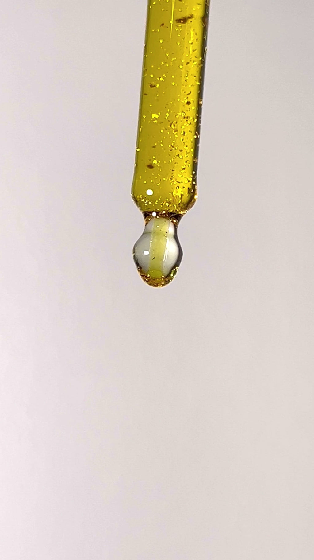 Mohi Skin Care pipette of gold oil